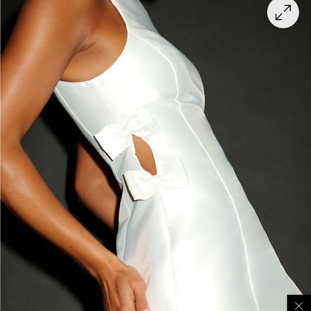 Elegant White Mini Dress with Bow Accents - Picture 2 of 11